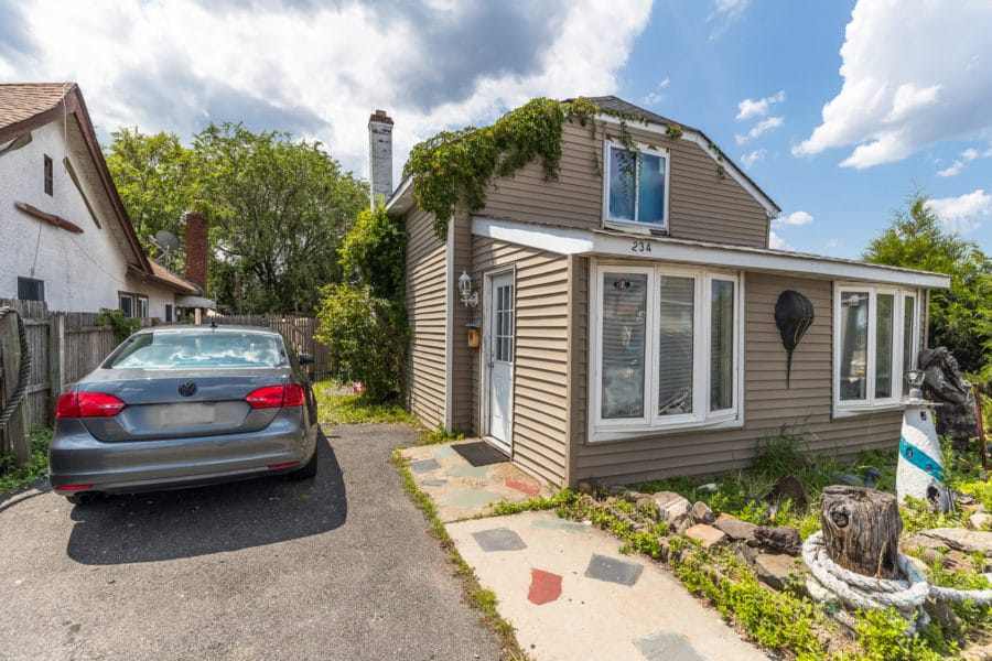 3 BR HOME/REDEVELOP OPP