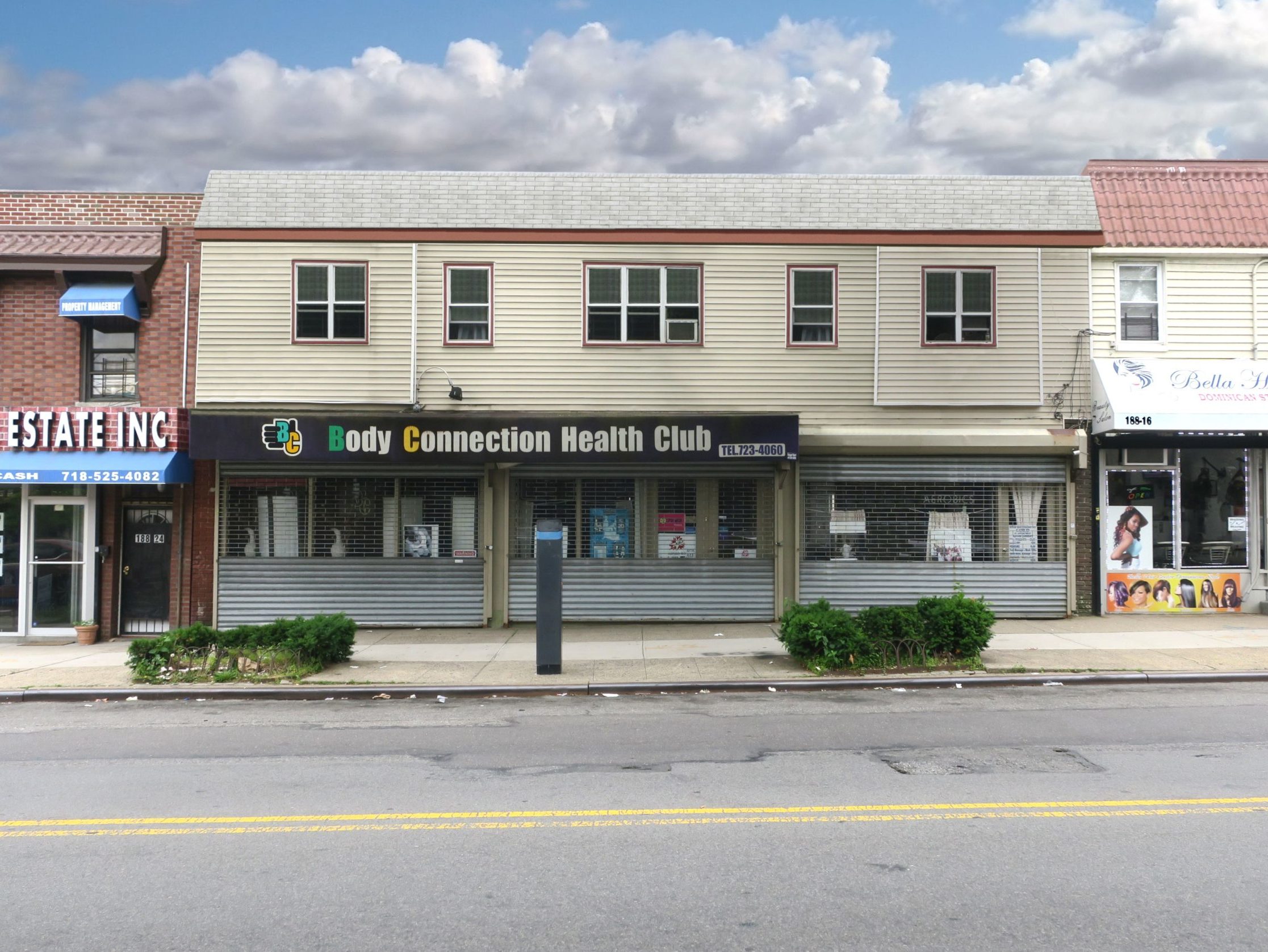 4,900+ SQ FT Mixed-Use Building - Maltz Auctions