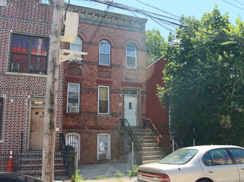 outside of 2,5000 square foot brick building for sale at maltz auctions in new york