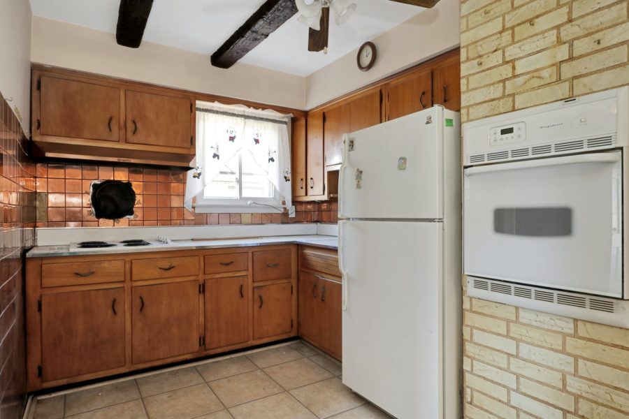 kitchen area of home for sale at maltz auctions in new york