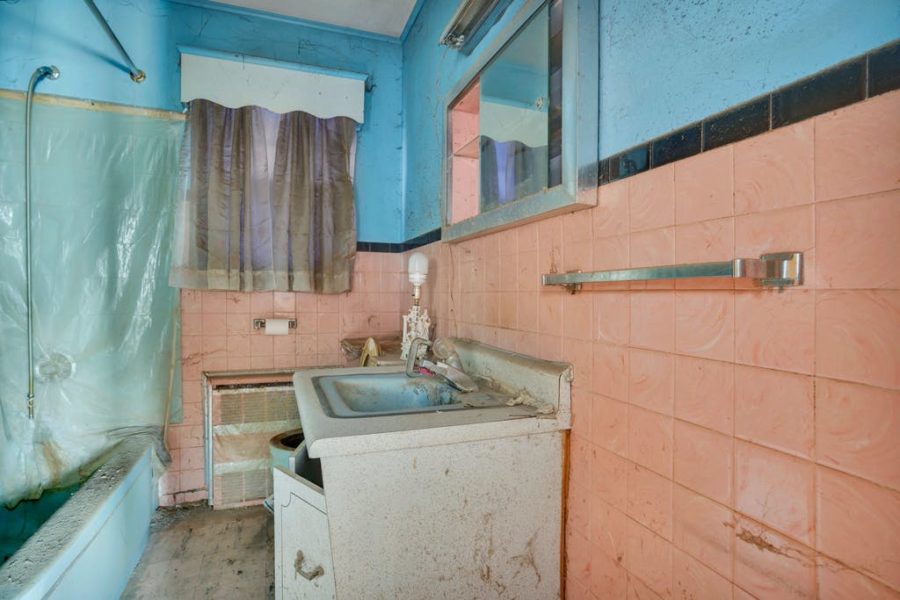 interior bathroom of home for sale at maltz auctions in new york