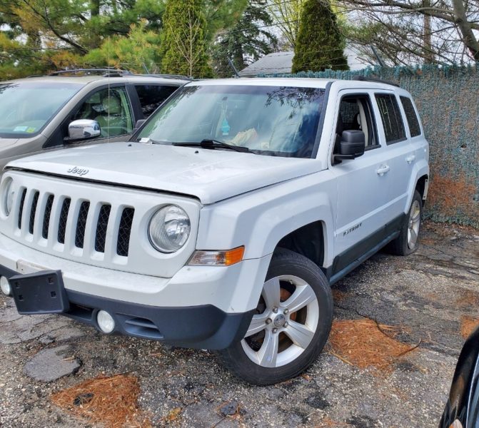 white jeep car for sale at maltz auto auctions