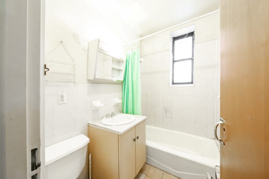 bathroom of duplex condo for sale at maltz auctions in new york