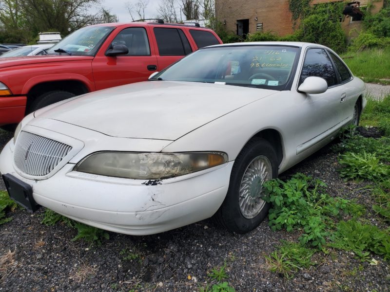 white lincoln vehicle for sale at maltz auto auctions