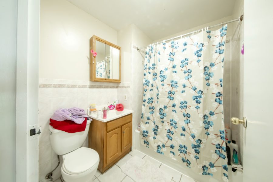 bathroom of 16 unit multifamily building for sale at maltz auctions