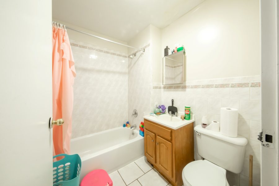 bathroom of 16 unit multifamily building for sale at maltz auctions