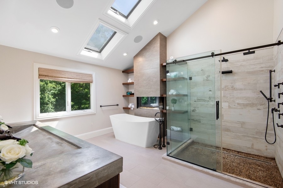 master bath of 6 bedroom home on 2 acres of land for sale at auction