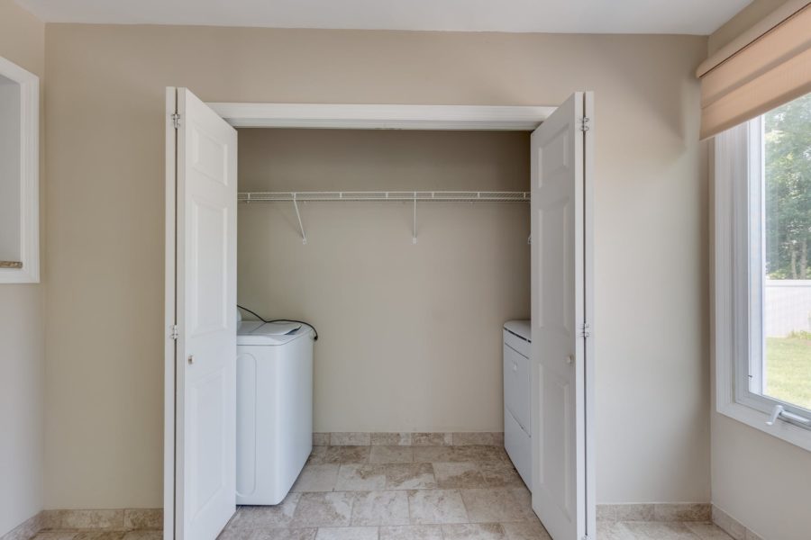 laundry and dryer closet of 4 bedroom home for sale at maltz auctions