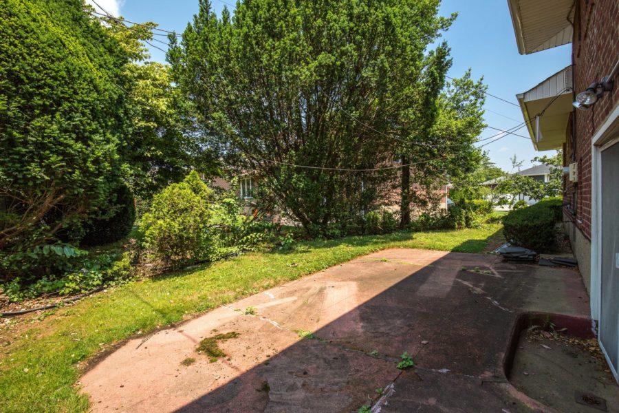 backyard of 3 bedroom home for sale at maltz auctions