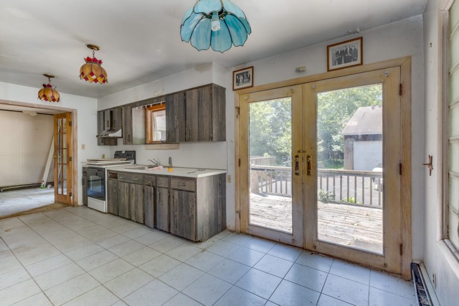 kitchen of home up for auction at Maltz Auctions
