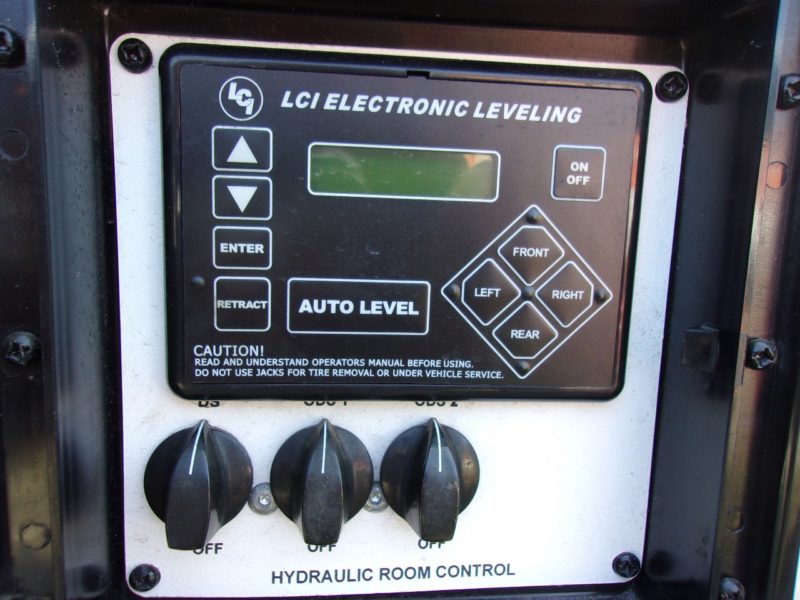 Camper electronic leveling - buy at Maltz Auctions