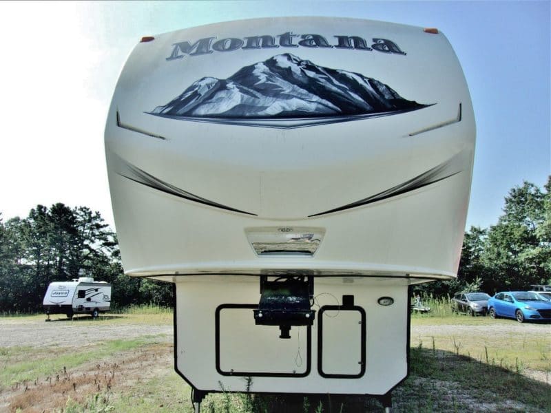 Front Montana camper up for auction at Maltz Auctions - find and buy private vehicles for sale