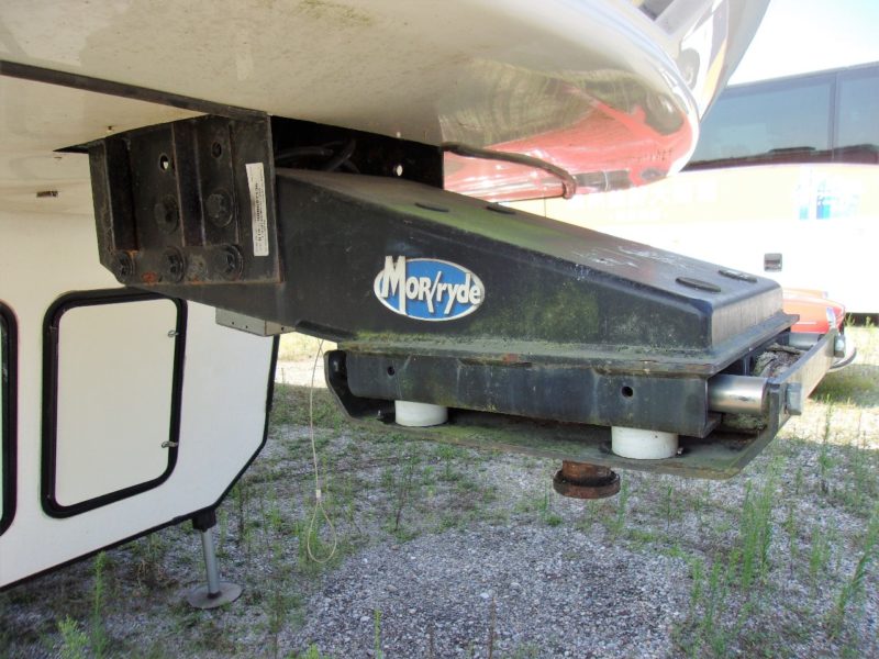 Camper trailer hitch up for auction at Maltz Auctions - find private vehicles up for sale