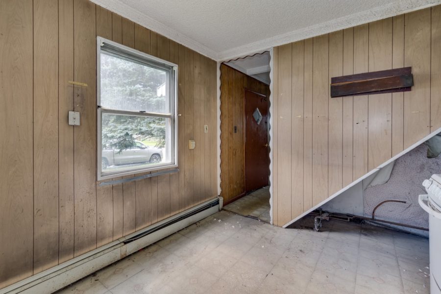 entryway of home for sale at Maltz Auctions