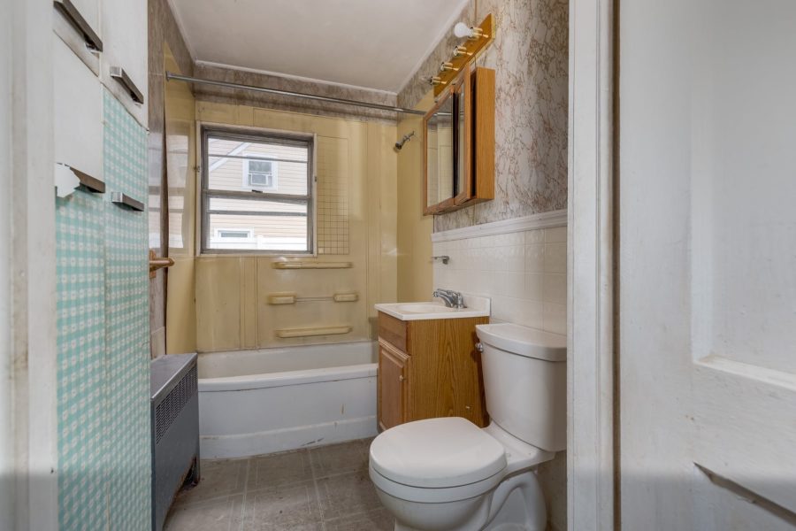 inside of bathroom for sale at Maltz Auctions in New York