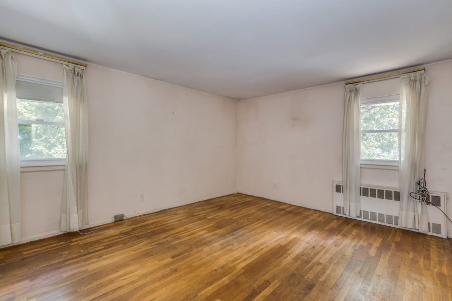 bedroom of property for sale at Maltz Auctions in New York