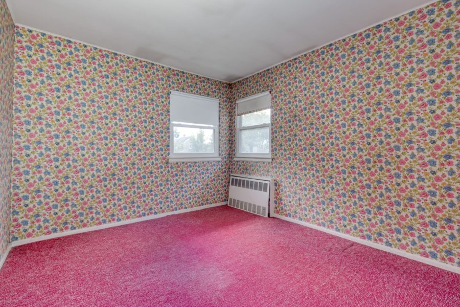 bedroom of house for sale at Maltz Auctions in New York