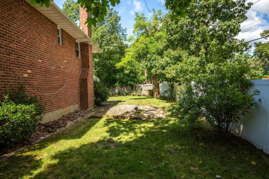 side yard of home for sale at Maltz Auctions in New York