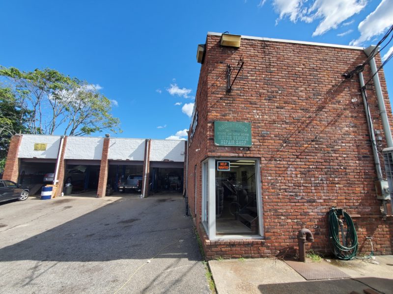 outside of 2,600 square foot commercial building for sale at maltz auctions