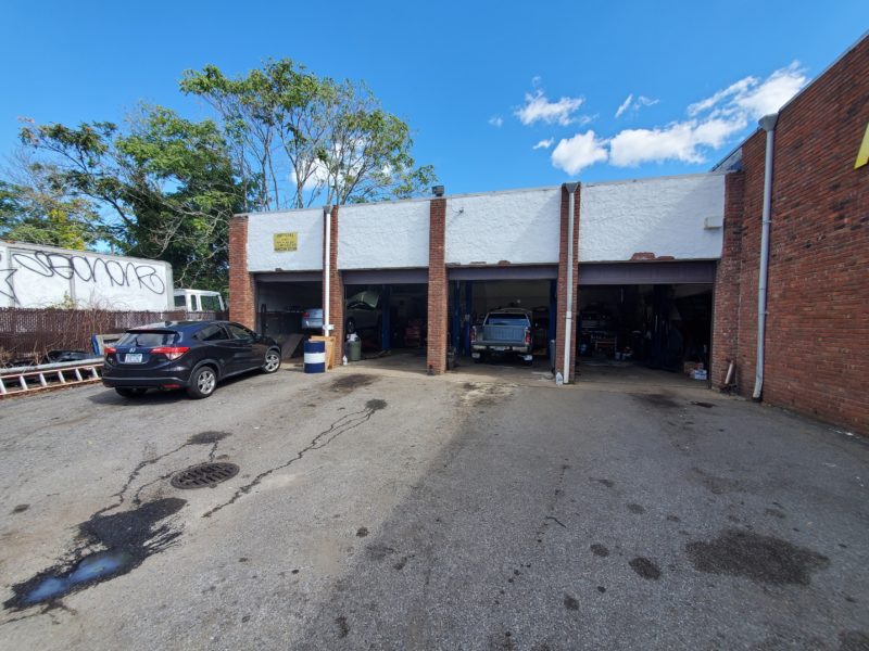 parking outside of 2,600 square foot commercial building for sale at maltz auctions