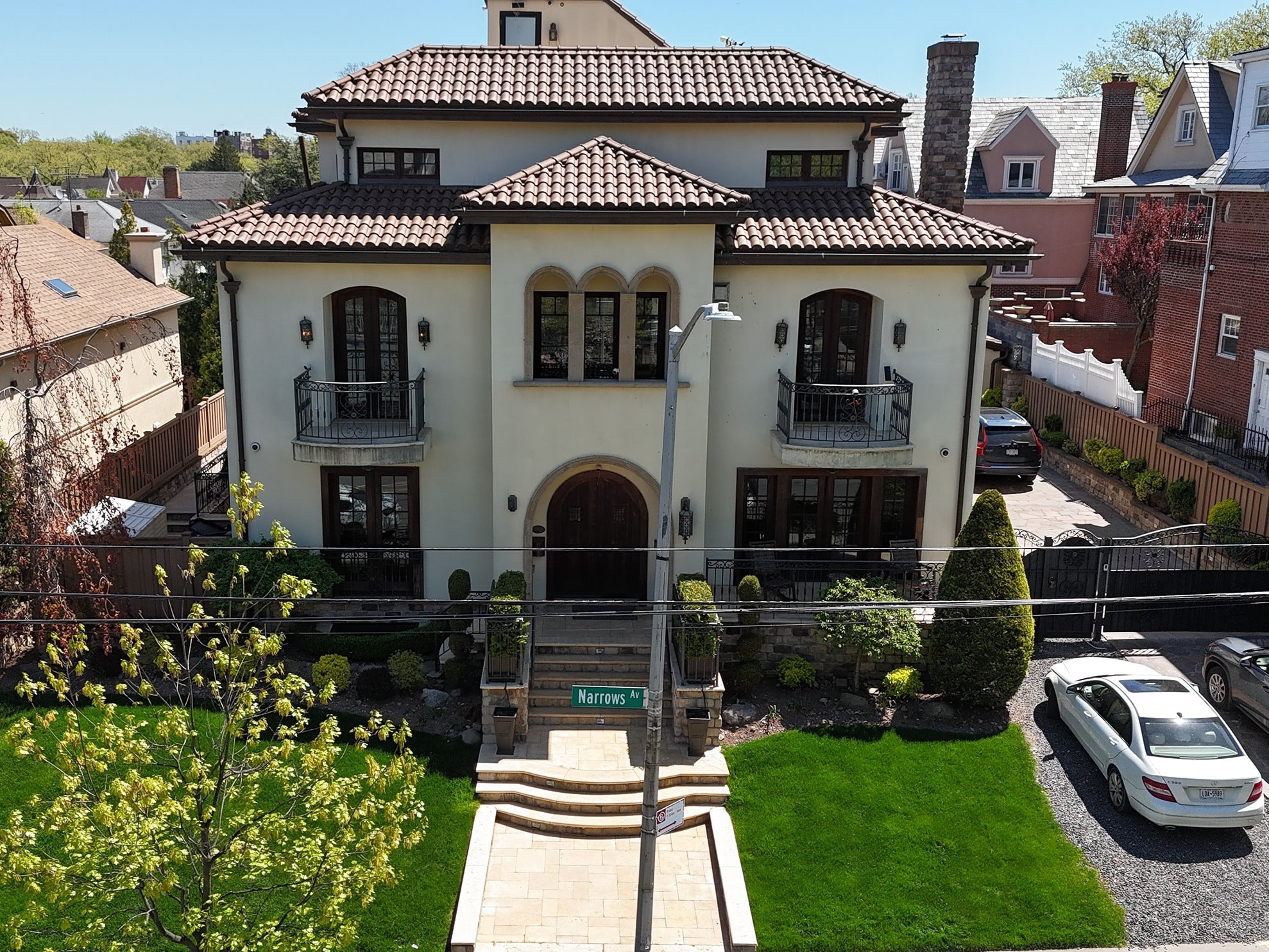 Curated visual reference: Picture Idea: 5 800 Sq Ft Luxury Home
