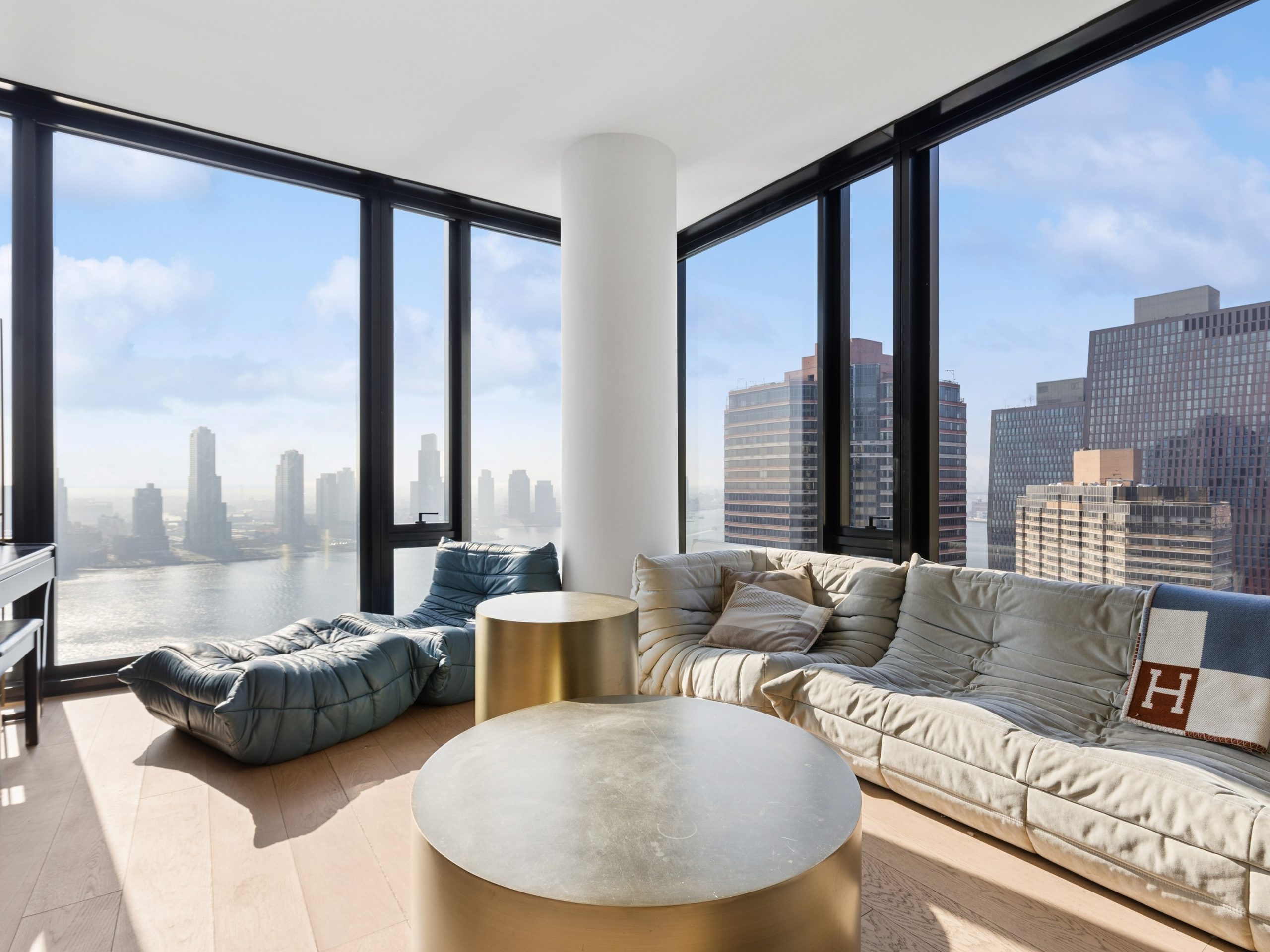 Image of Luxury Waterview Condo.
